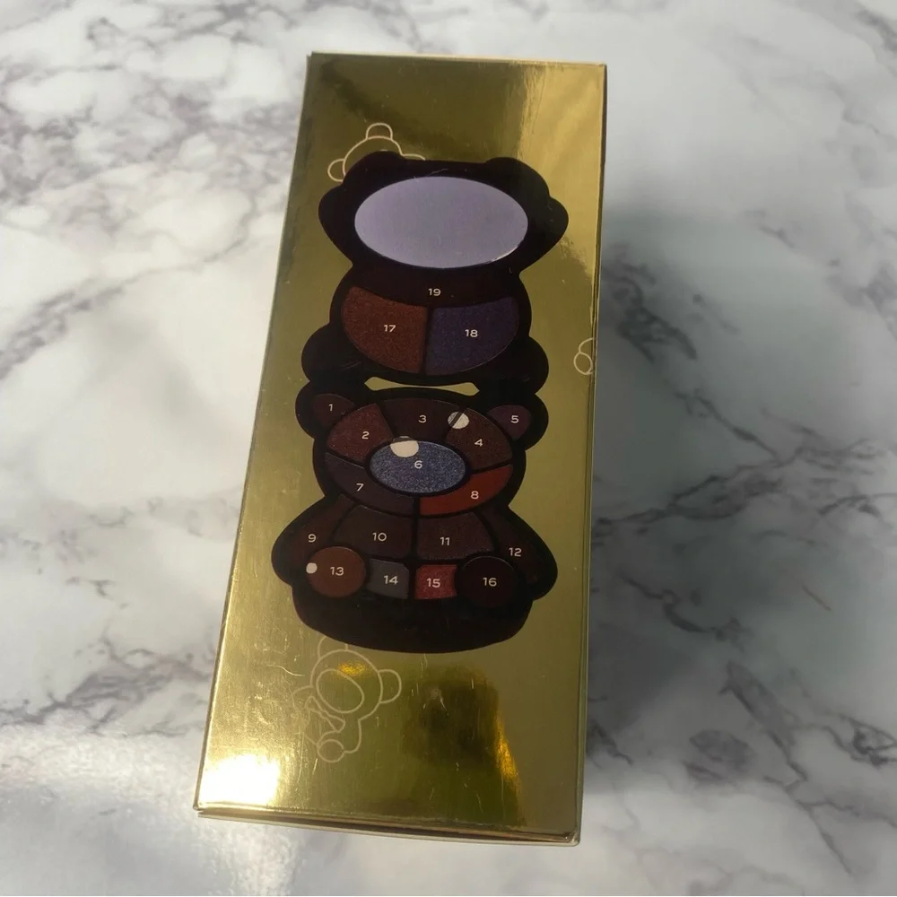 I Heart Revolution Teddy‎ Bear Eyeshadow Palette Jett
